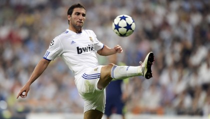 开云app更新-LPL海外粉丝群体不断扩大中文解说走向世界，英雄联盟国外解说视频