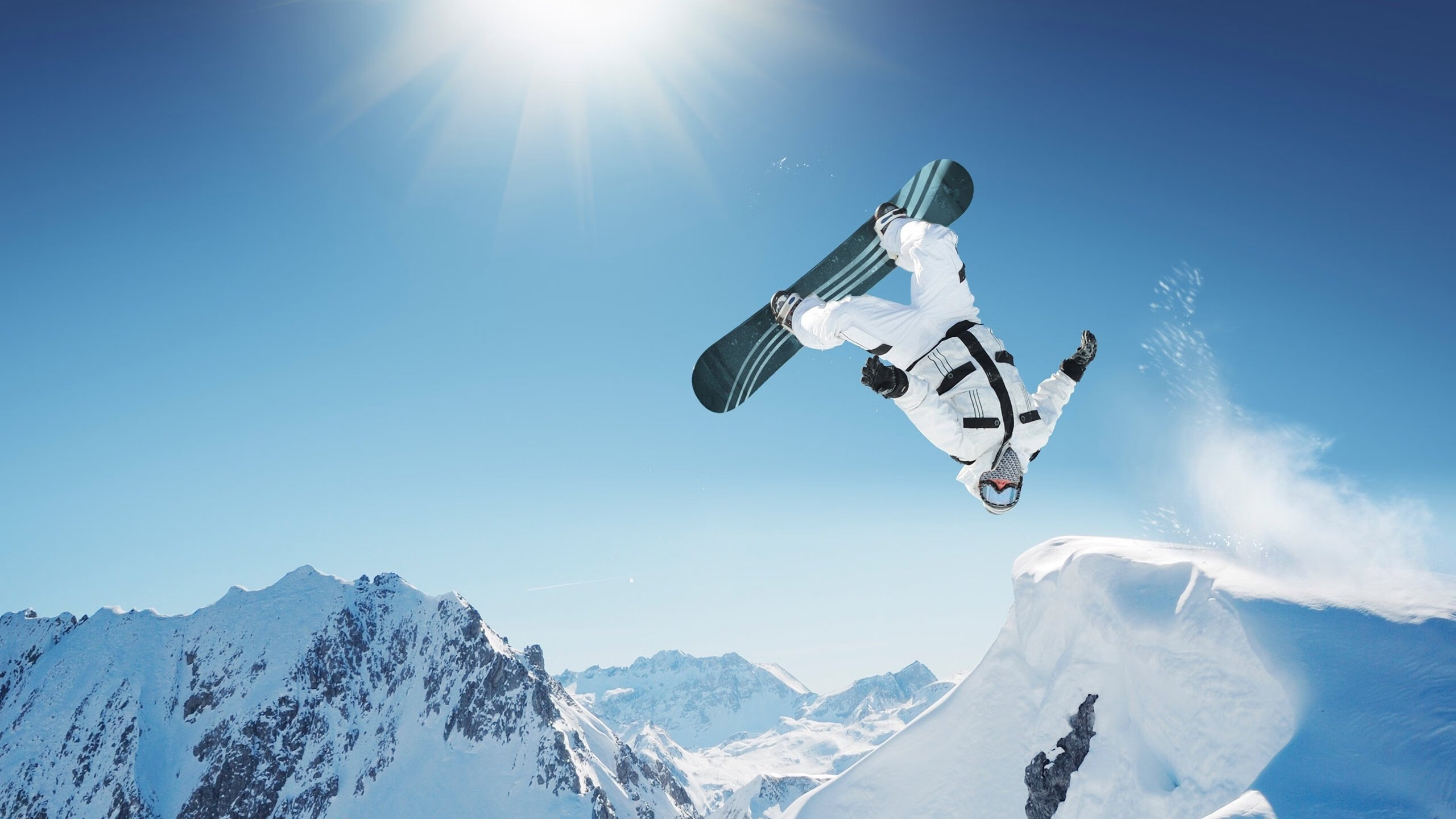 “羽毛球挑战：简阳文体中心赛场精英选手争夺世界之巅”