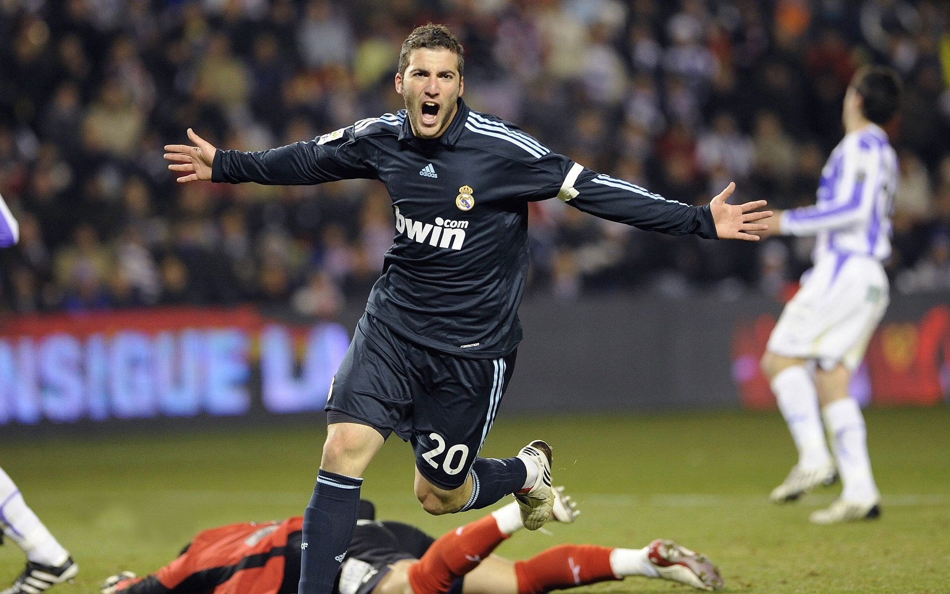 高压防线成功压制对方前插，高压线怎么做防护